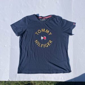 Women’s Tommy Hilfiger shirt